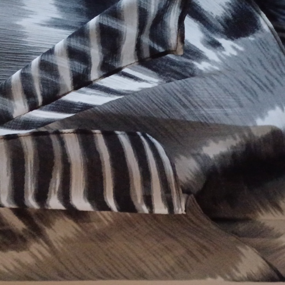 NWOT Chico's poncho. Size S/M, black, grey and white print. - Picture 4 of 7